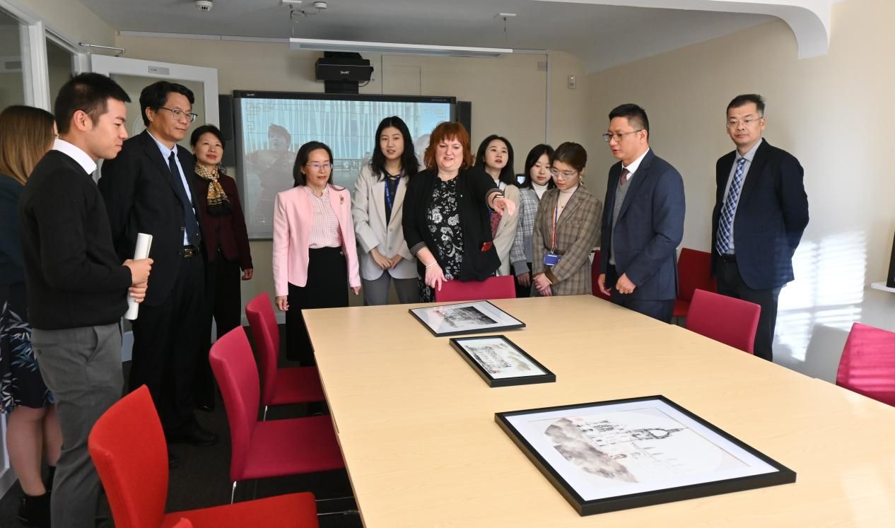 赵雪梅参观阿伯丁大学孔子学院