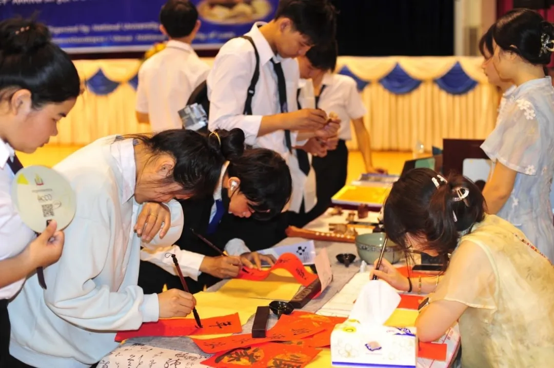 蒙古扎门乌德市第二综合学校孔子课堂举办第六届诗歌朗诵大赛.webp 图片