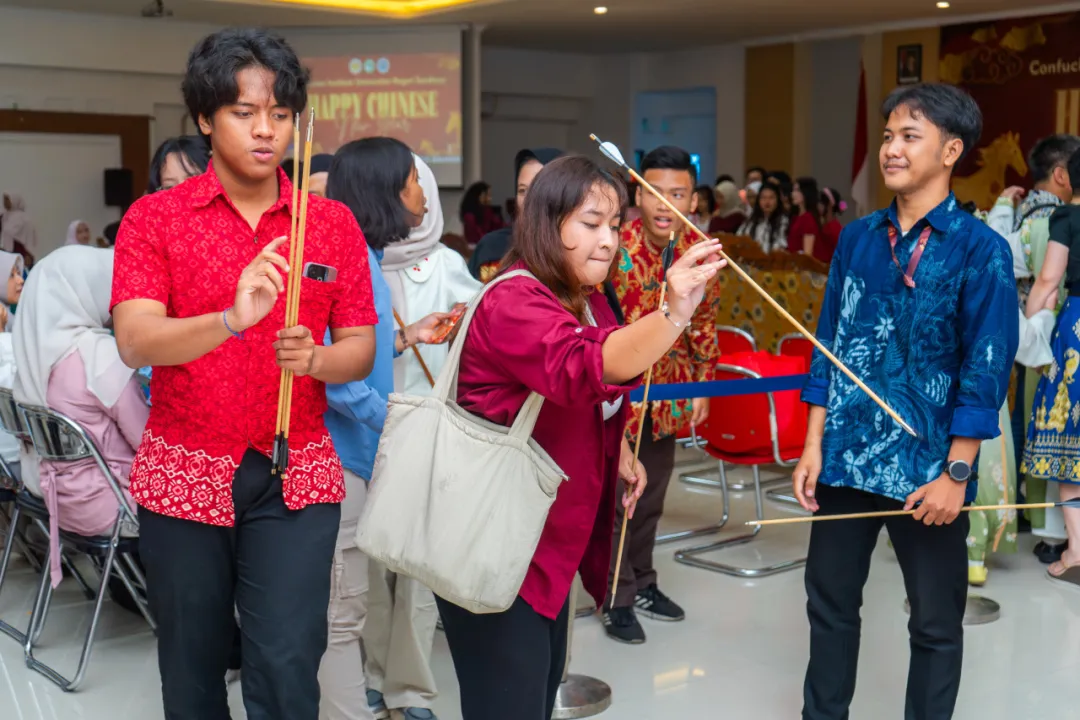 南非中国文化和国际教育交流中心孔子课堂联合举办“追寻北京雨燕”中非人文交流活动2 图片