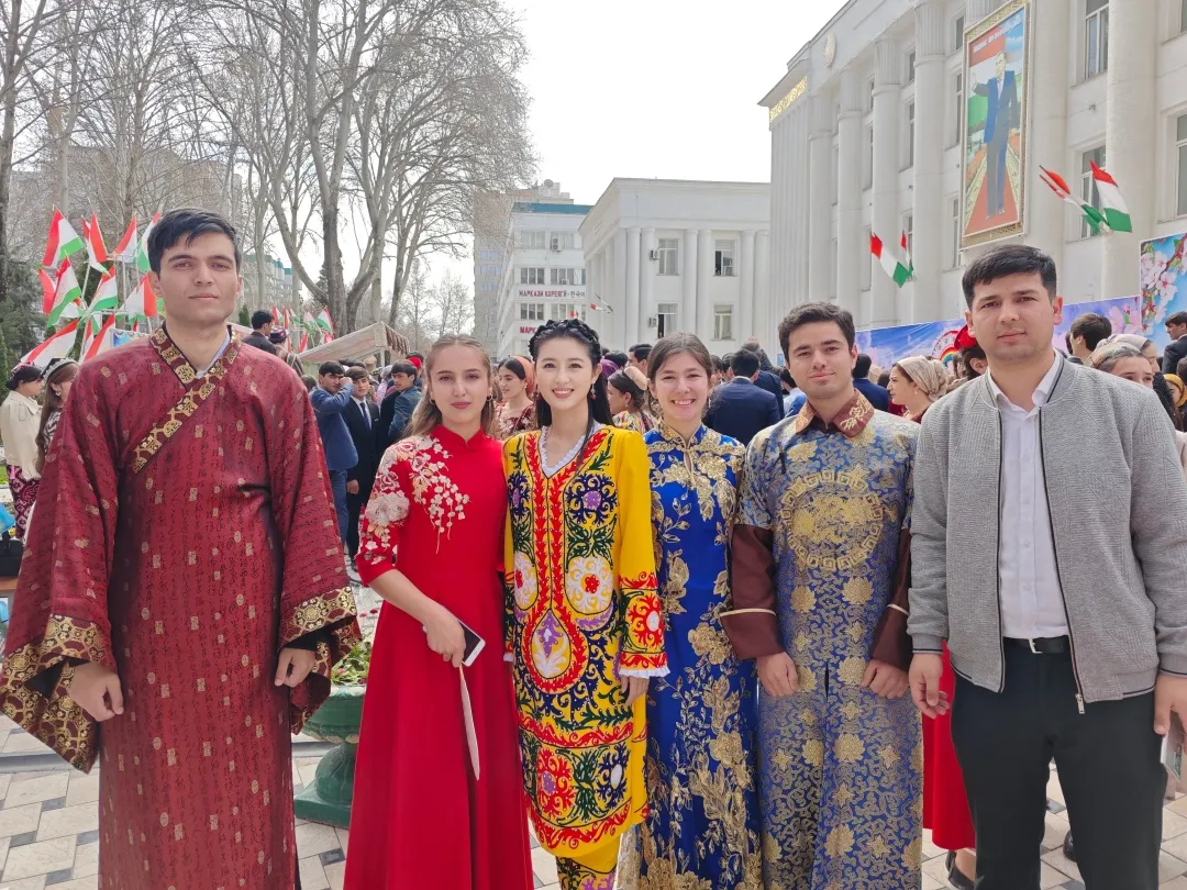 塔吉克斯坦民族大学孔子学院参加塔吉克斯坦国立师范大学纳吾鲁孜节庆祝活动1 图片