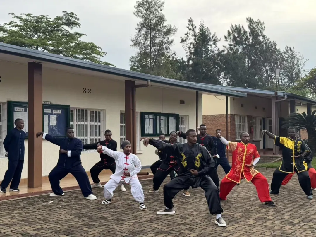 摩尔多瓦自由国际大学孔子学院联合举办“国际太极拳日”主题活动2 图片