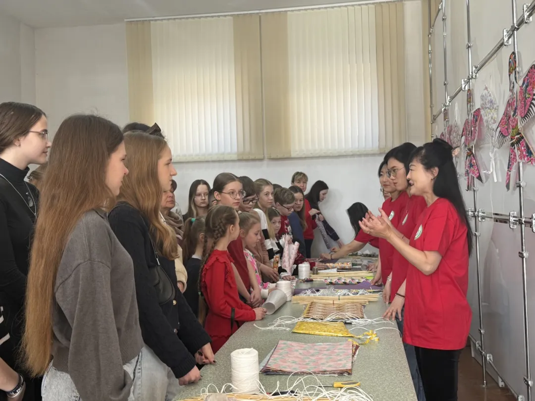 巴巴多斯西印度大学凯夫希尔分校孔子学院参加大学校园招聘会1 图片