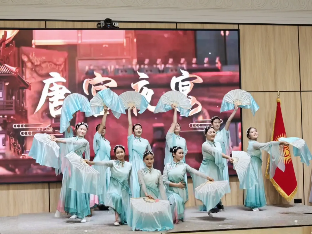 吉尔吉斯斯坦吉尔吉斯国立民族大学孔子学院与吉尔吉斯国际大学等联合举办“诗约四海”全球中文诗友会首场线下活动 图片