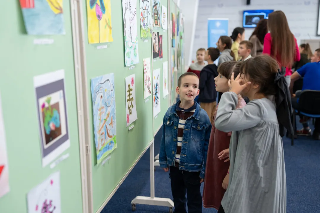 黑山大学孔子学院以“唱响春天,描绘春天”为主题举办“国际中文日”系列庆祝活动 图片