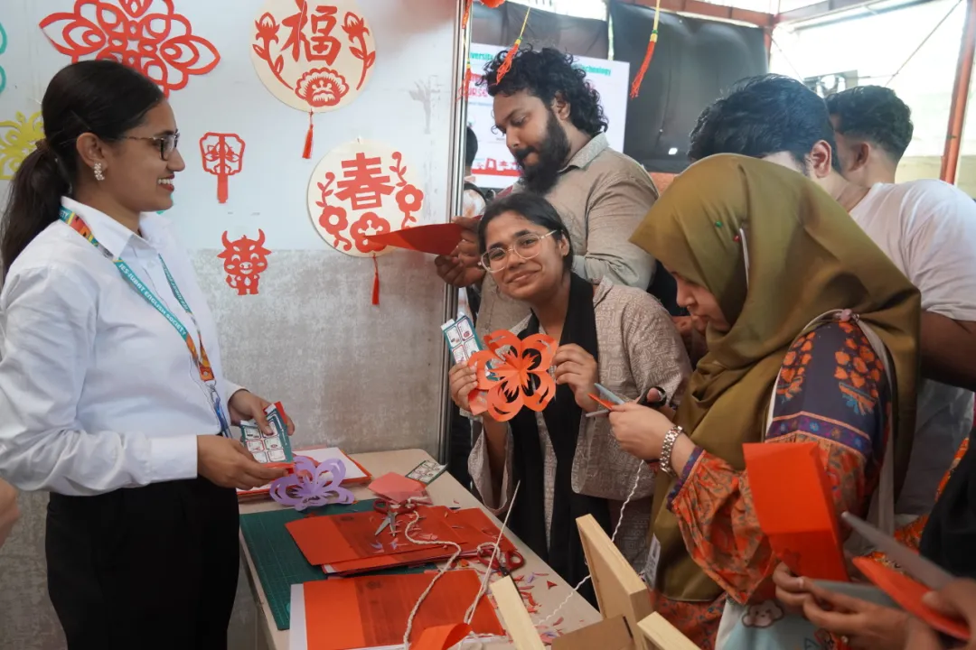 孟加拉国山度·玛丽亚姆-红河孔子课堂举办“国际中文日”孟加拉国商业农业与技术国际大学专场活动 图片