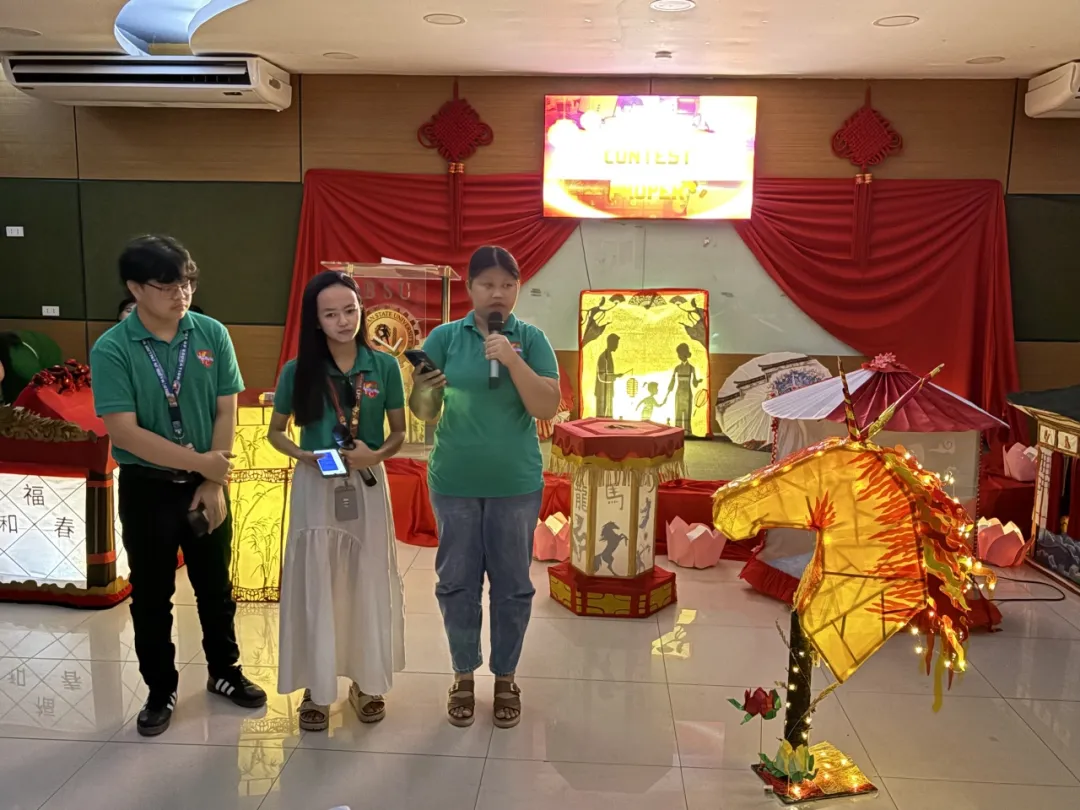 菲律宾布拉卡国立大学孔子学院举办“中文:点亮多彩梦想”主题灯笼制作与扇舞比赛 图片