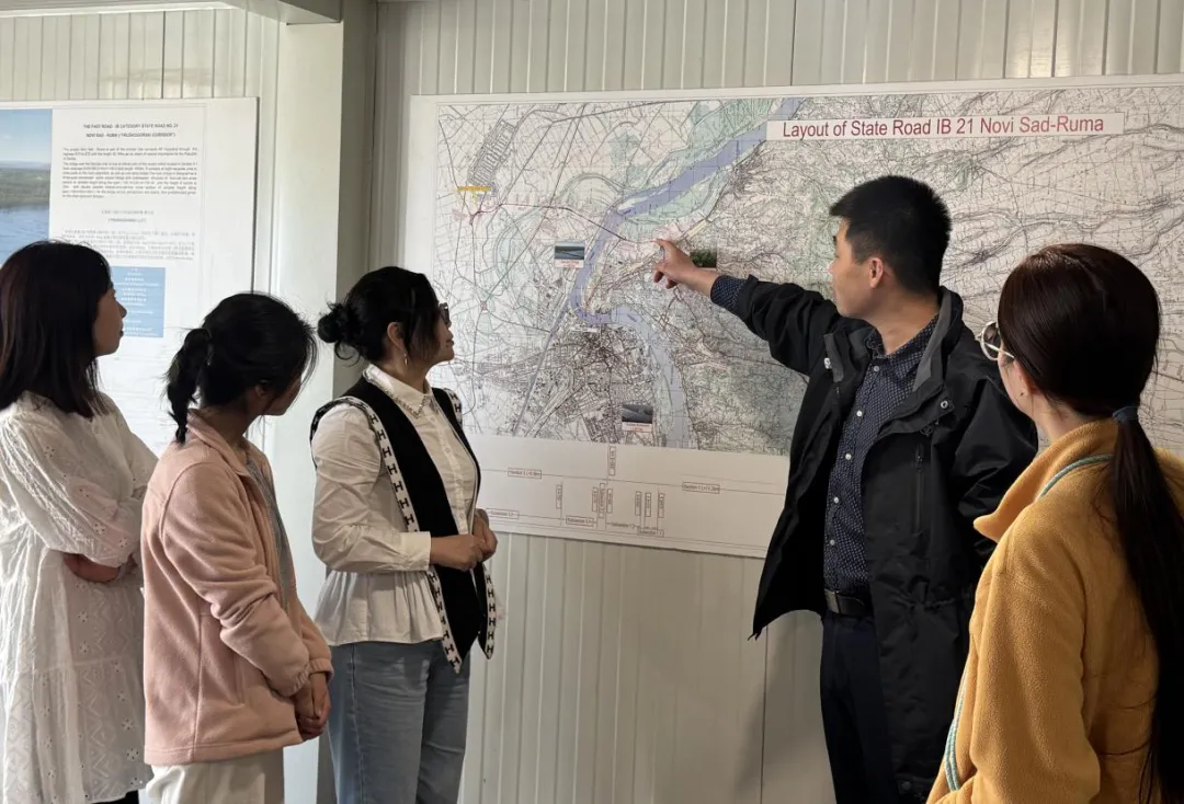 巴西利亚大学孔子学院举办《远渡的诗篇:中巴诗歌对谈》第二册中葡双语诗集发布会1 图片