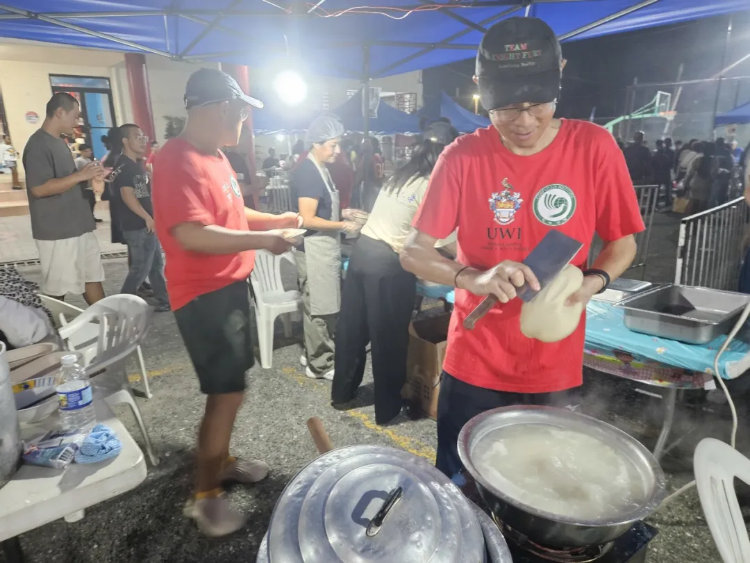 牙买加西印度大学莫纳分校孔子学院参加牙买加美食节1 图片