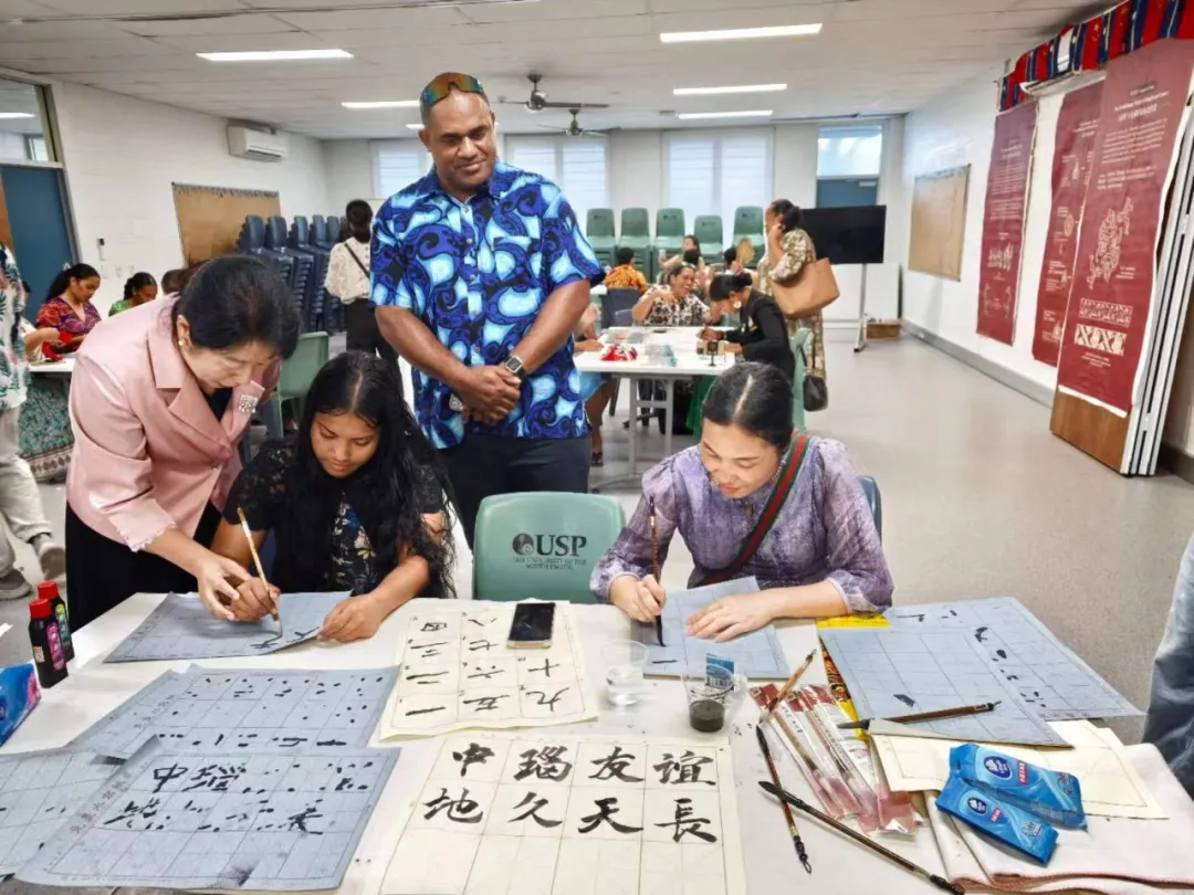 斐济南太平洋大学孔子学院联合举办“中华文明之光”数字科技展2 图片