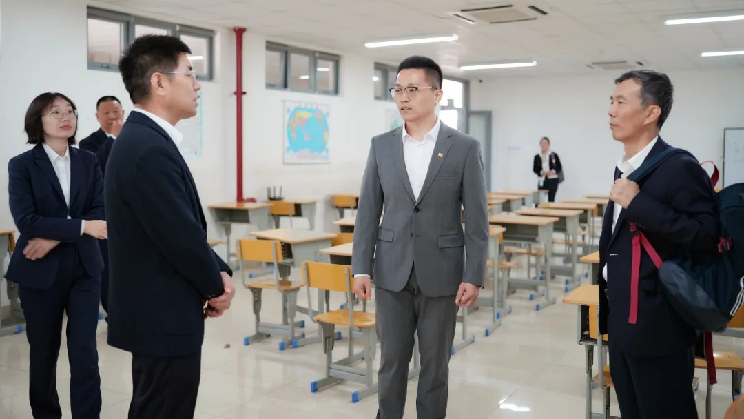 莫桑比克蒙德拉内大学孔子学院举办“中国石油智慧教室”揭牌暨智慧屏捐赠仪式2 图片