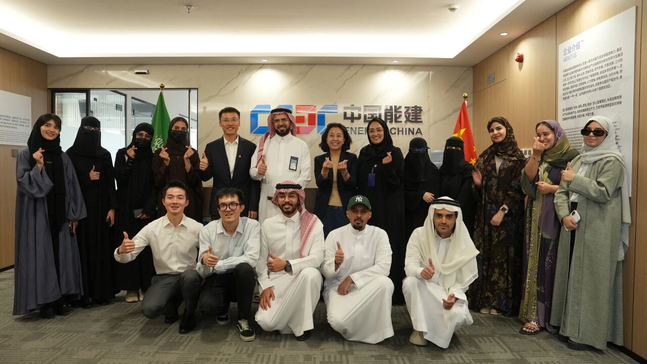 加蓬邦戈大学孔子学院参与加蓬总统到访邦戈大学活动1 图片