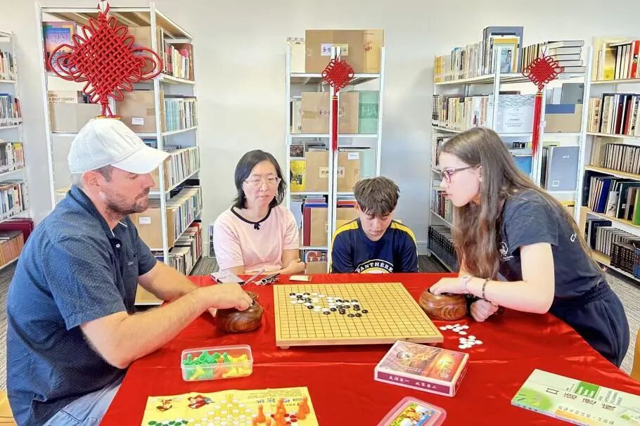 刚果(金)外交学院孔子学院举行腾远奖学金签约仪式1 图片